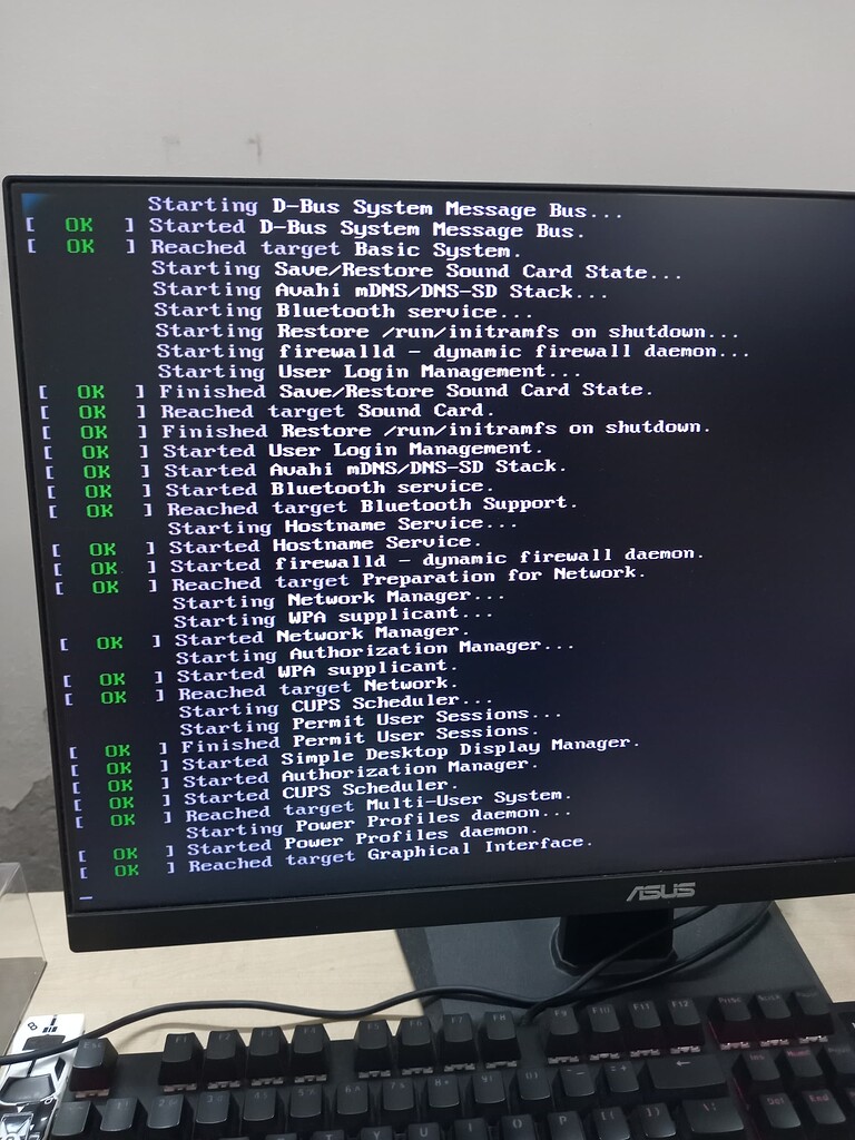 Graphical Interface does not show up - Kernel, boot, graphics ...