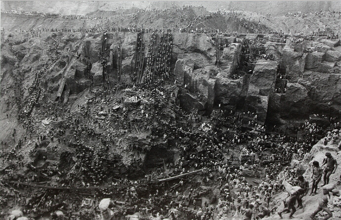 Sebastiao-Salgado-Serra-Pelada-Gold-Mine-Brazil-1986-22-130099915