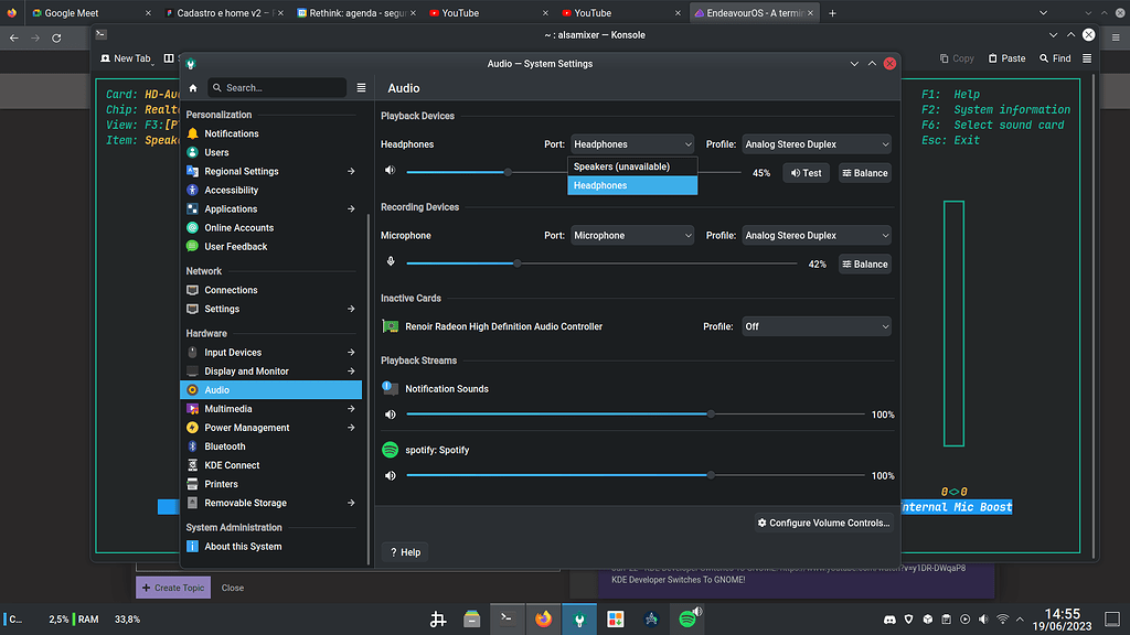 How to switch between built in speaker and headphone without unplug