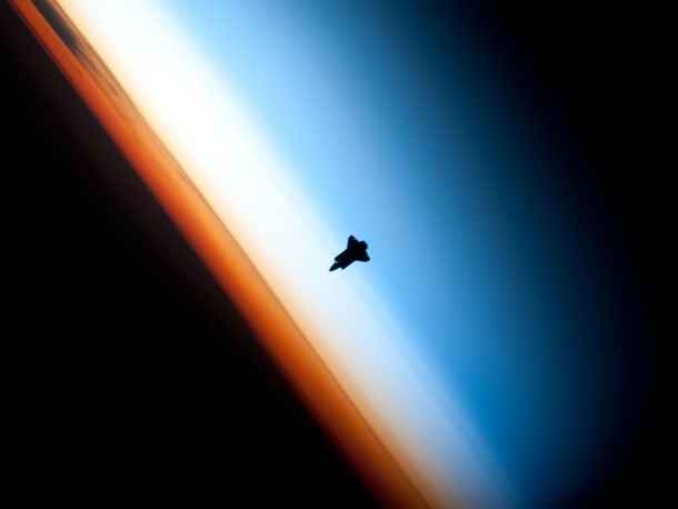 a-stunning-silhouette-of-the-space-shuttle-endeavour-over-earths-horizon-photo-shot-from-the-iss--17767