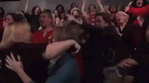 pitowontwt-crowd-cheering